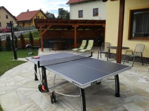 Πινγκ πονγκ στο Apartmán u Kovářů ή εκεί κοντά