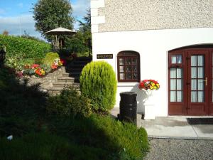 A garden outside Athlumney Manor Guest Accommodation