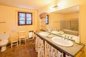 a bathroom with two sinks and a large mirror at Il Casaletto by VacaVilla in Capannoli +29 photos