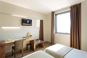 Tempat tidur dalam kamar di B&B Hotel Padova