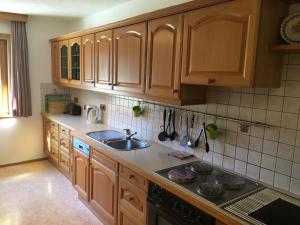 Eldhús eða eldhúskrókur á Large Family Holiday Home Siren Stays