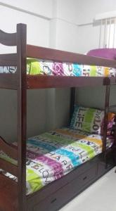 Dviaukštė lova arba lovos apgyvendinimo įstaigoje Frente al mar Carabelas de Colon