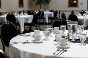 Restaurace v ubytování Heritage Inn Hotel & Convention Centre - Taber