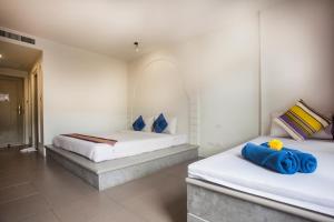 Postel nebo postele na pokoji v ubytování Dinar Lodge