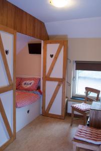 מיטה או מיטות קומותיים בחדר ב-De Martiene Plats B&B & Appartement