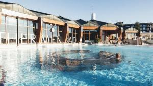 Bazén v ubytování Das Sonnreich - Thermenhotel Loipersdorf nebo v jeho okolí