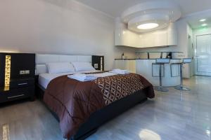 Posteľ alebo postele v izbe v ubytovaní Pearl Bay Hotel Apartments