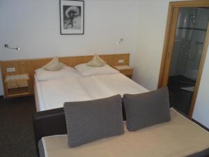 Una cama o camas en una habitación de Grünwaldhof