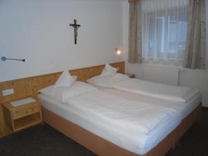 Una cama o camas en una habitación de Grünwaldhof