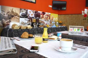Các lựa chọn bữa sáng cho khách tại Hostal Isabel II