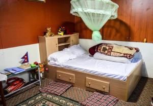 Un pat sau paturi într-o cameră la Patlekhet Community Homestay