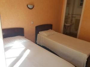 Katil atau katil-katil dalam bilik di Hotel Le Gardenia (ex Lutetia)