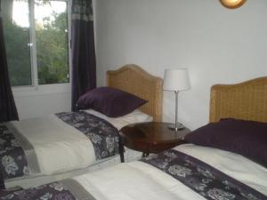 Una cama o camas en una habitación de El Pinaret