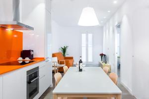 Nhà bếp/bếp nhỏ tại Cosmo Apartments Marina – Auditori