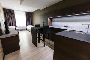 Kuchyň nebo kuchyňský kout v ubytování Hotel U Kostela