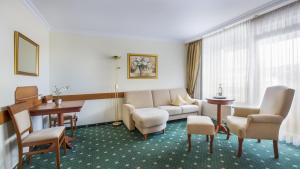 Posezení v ubytování Hotel Schweizer Hof Thermal und Vital Resort