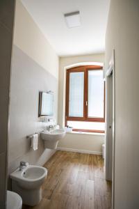 Ett badrum på Residence Trani