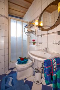 Ein Badezimmer in der Unterkunft Gästehaus Neumayer