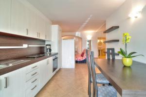 Kuchyň nebo kuchyňský kout v ubytování Apartment Katarina