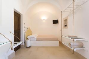 Un pat sau paturi într-o cameră la Antico Convento Dei Cappuccini