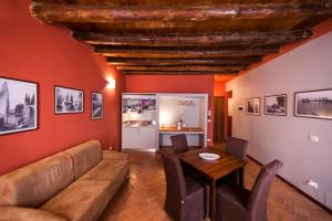 Foto dalla galleria di Osteria Luxury Apartments a Peschiera del Garda