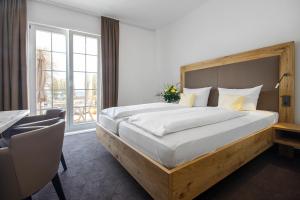 Postel nebo postele na pokoji v ubytování Hotel Seehof