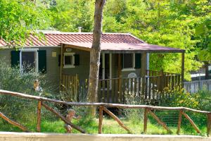Jardín al aire libre en Camping Siena Colleverde
