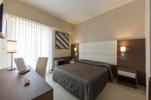 Postel nebo postele na pokoji v ubytování Reginna Palace Hotel