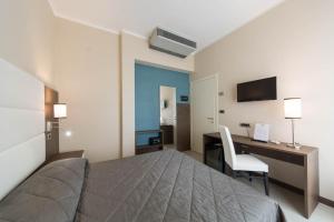 TV a/nebo společenská místnost v ubytování Reginna Palace Hotel