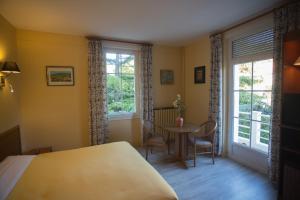 Postel nebo postele na pokoji v ubytování Hôtel La Caravelle