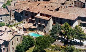 Bazén v ubytování Relais La Fattoria nebo v jeho okolí