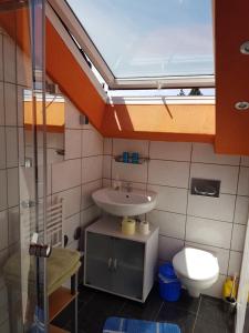 a bathroom with a sink, toilet and tub at Casa Patrizia in Schwangau