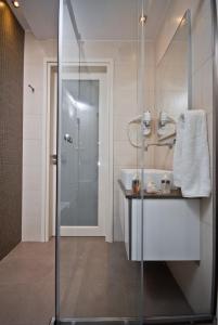 حمام في Xenia Hotel