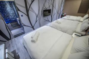 Letto o letti in una camera di SIX FUKUN HOTEL