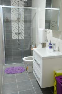Phòng tắm tại Apartment Mikela