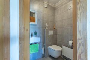 Apartment Haus Arnika tesisinde bir banyo