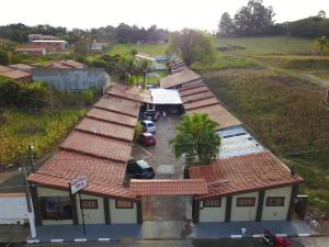 an overhead view of a building with a parking lot at Hotel Talu in Angatuba