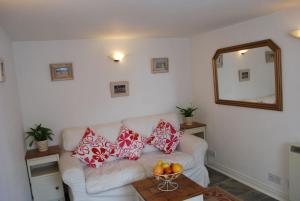 Gallery image of Romantic Flint Cottage on the Suffolk Coast in Saxmundham