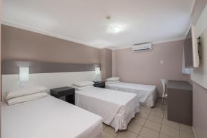 Postel nebo postele na pokoji v ubytování Hotel Sete Coqueiros