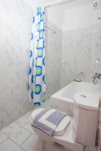 Bathroom sa Ionion Apartments & Studios