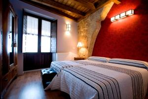 A bed or beds in a room at Rincón de San Cayetano