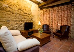 A television and/or entertainment centre at Rincón de San Cayetano
