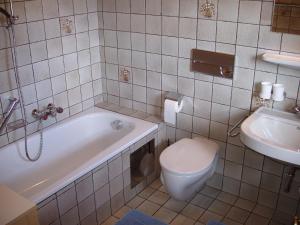 A bathroom at Haus Sonnleite
