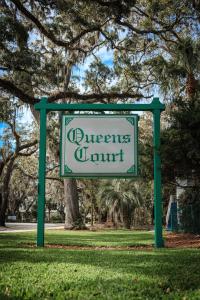 a sign for a university unit in a park at Queen's Court Inn in Saint Simons Island