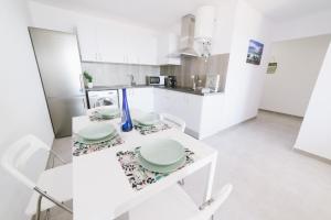 Kuchyň nebo kuchyňský kout v ubytování Apartamentos Ocean View