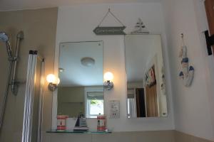 Koupelna v ubytování Seaside Fisherman Cottage Aldeburgh + 37 fotografií