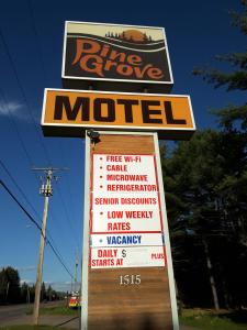 Certifikát, hodnocení, plakát nebo jiný dokument vystavený v ubytování Pine Grove Motel