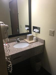 Vannituba majutusasutuses Super 8 by Wyndham Newton