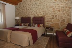 A bed or beds in a room at Casas do Regato