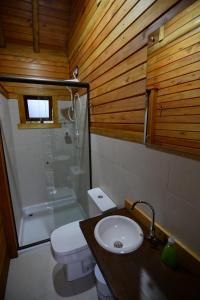 Casa na Árvore tesisinde bir banyo